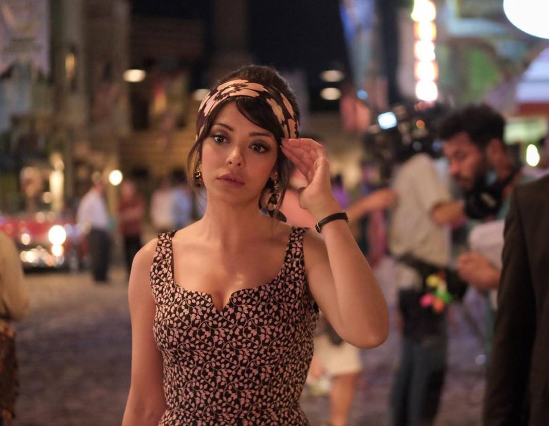 Selin Şekerci'den hayranlarını üzen haber: Psikolojisi bozuldu, sürekli ağlıyor, terapi desteğine başladı! 11